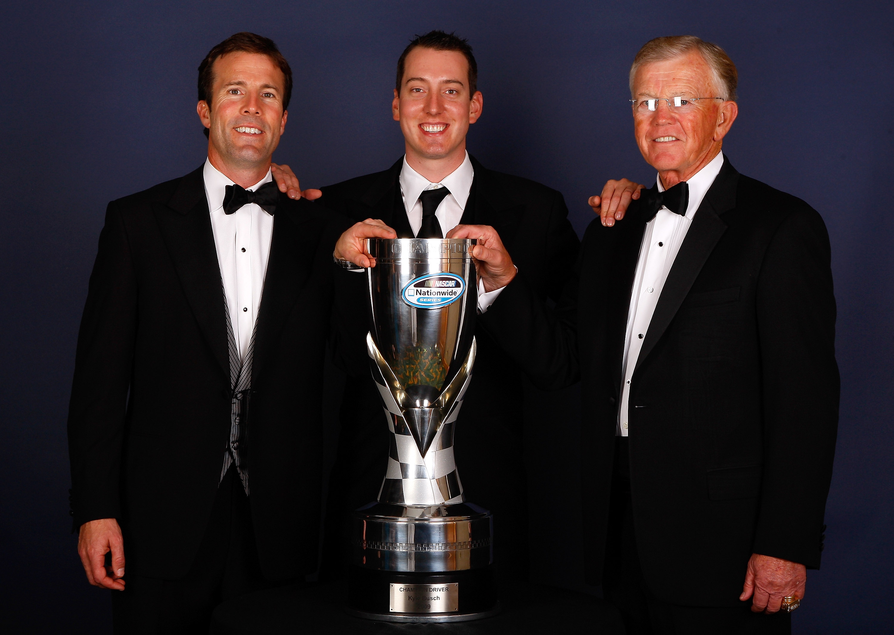 Kyle Busch with Joe Gibbs and J.D. Gibbs at the 2009 banquet.